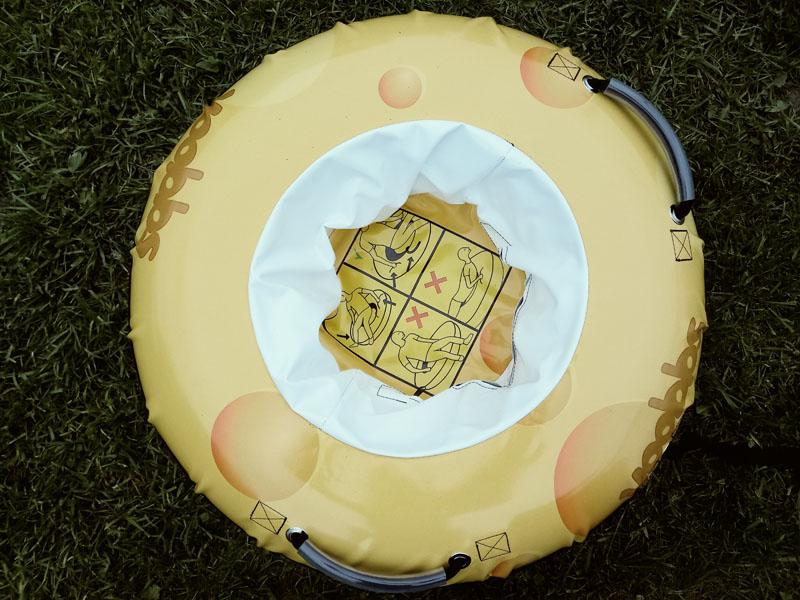 Siedziska z piankiz grafiką bezpieczeństwa